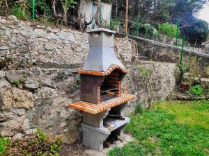 Barbacoa en el jardín